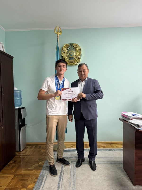 Rector of TSAU Onlasynov E.Z. congratulated Zhakypbek Diaz, the champion of Kazakhstan in the game of asyk atu!