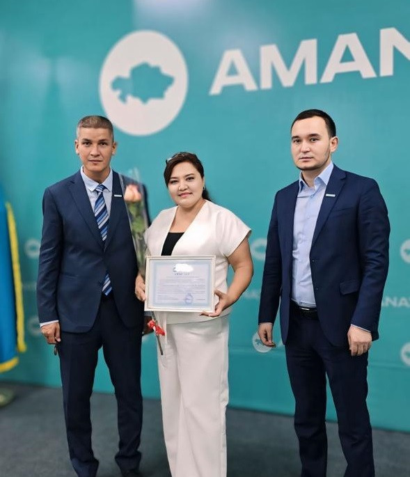 Преподаватель ЦАИУ удостоилась награды от партии «Amanat» в День Конституции Казахстана