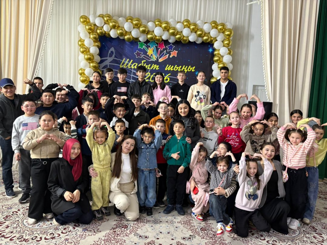 Студенты посетили детский дом №2 в городе Арысь