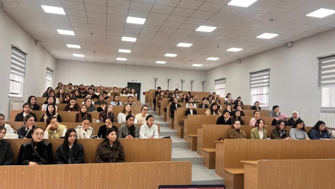 “From Traditional Teaching to AI: A Visit of a Foreign Lecturer to the University”